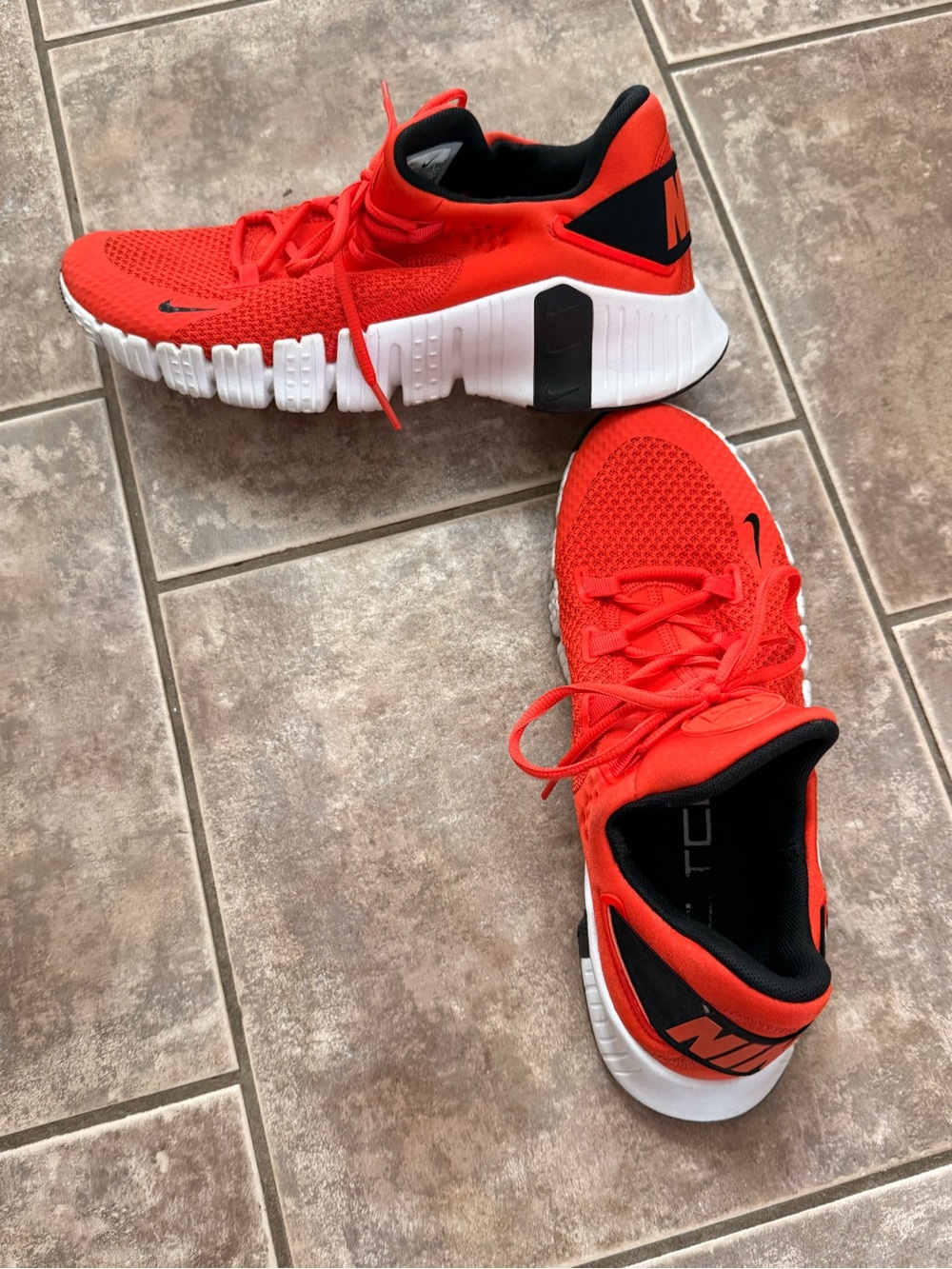 Nike Metcon Red Sneakers size 9 - Picture 5 of 5
